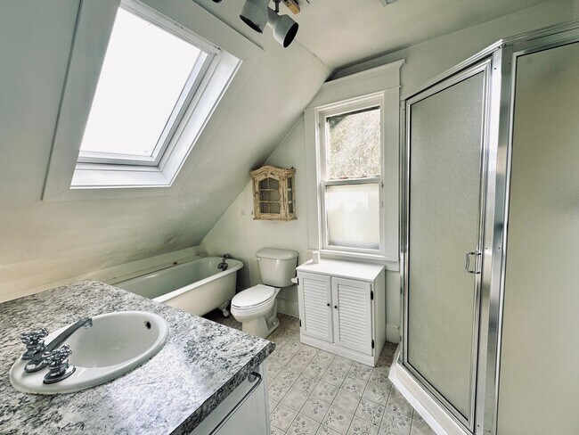 Building Photo - Spacious 1-Bedroom Home with Expansive Living Space