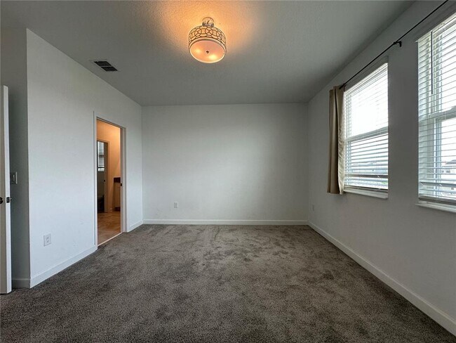 Building Photo - 2989 Howley Aly