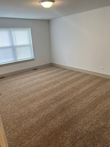 Building Photo - 430 Stewart Ct