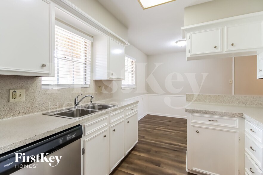 Building Photo - 3804 Canterbury Dr