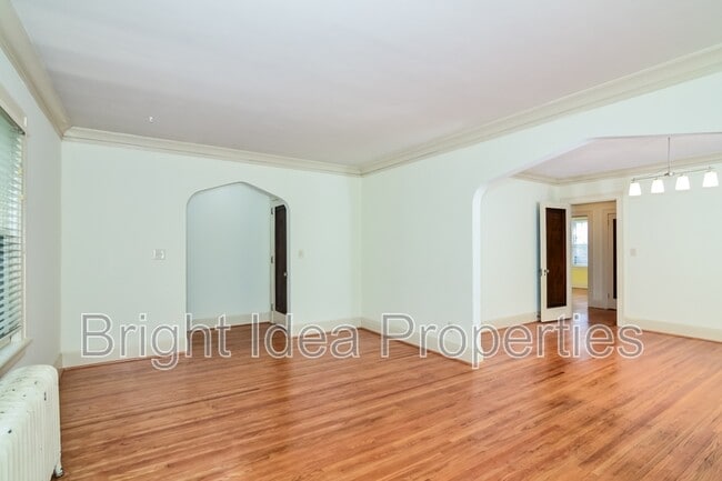 Building Photo - 969 St Clair Ave