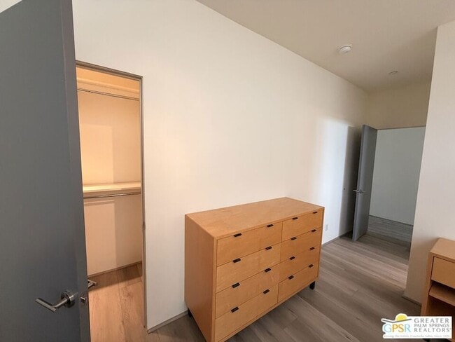 Building Photo - 1536 E Baristo Rd