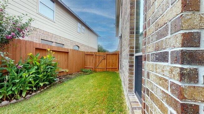 Building Photo - 26503 Forest Pine Ln