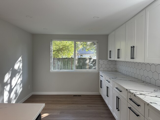 Building Photo - 10807 NE 143rd St