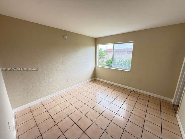 Building Photo - 1255 W 49th Pl