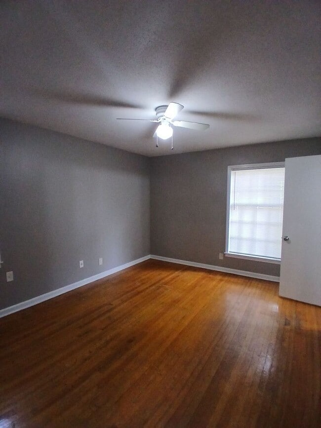 Building Photo - Newly Renovated Home in Parkway Village  - Open To Section 8
