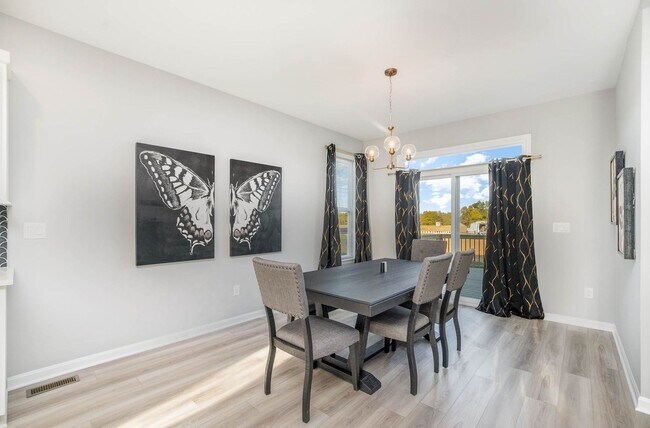 Building Photo - Fully Furnished Executive Corporate Rental