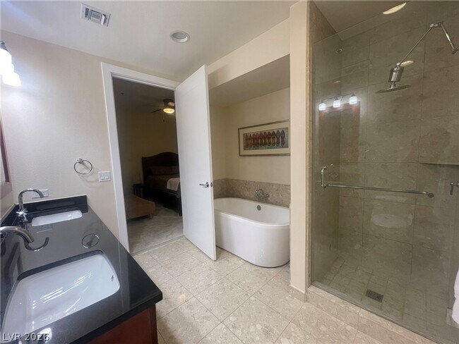 Building Photo - 4525 Dean Martin Dr