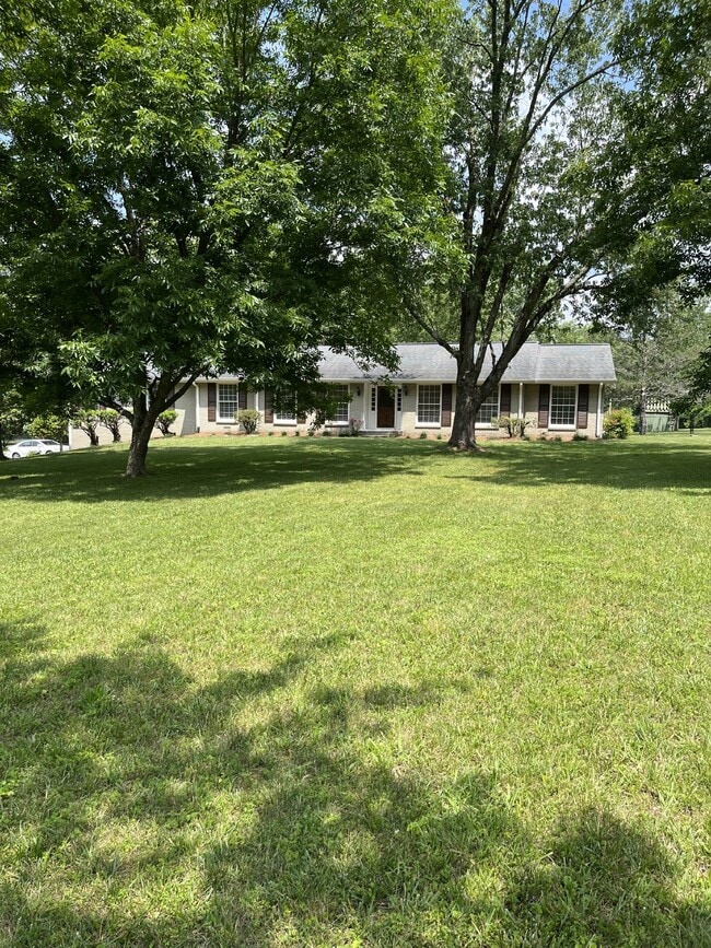 Building Photo - 810 Davis Dr