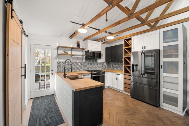 Building Photo - 6904 Cherry Meadow Dr