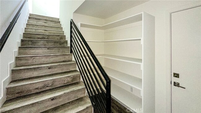 Building Photo - 14019 Vanowen St