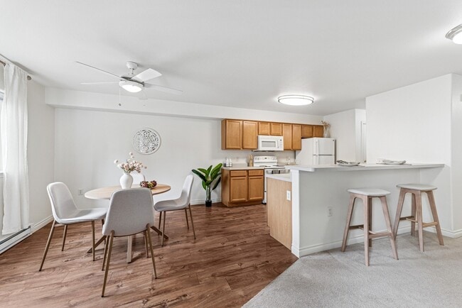 Building Photo - Lion's Gate