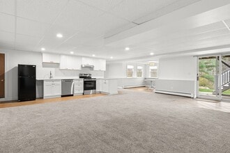 Building Photo - 10 Deer Hill Farm Rd