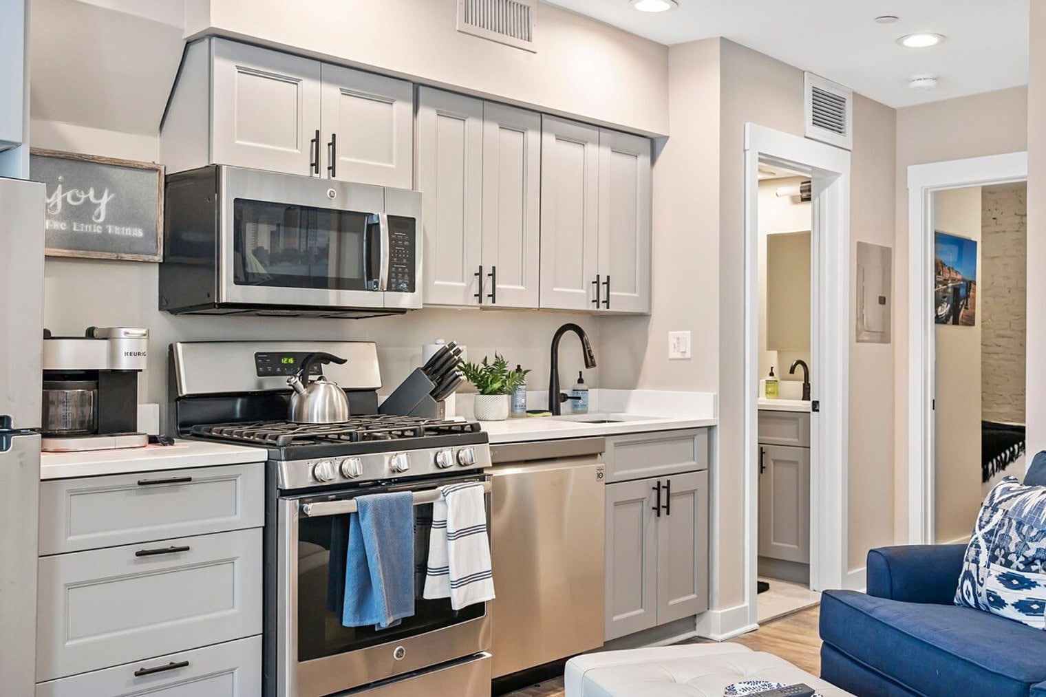 Building Photo - 472 Commercial St