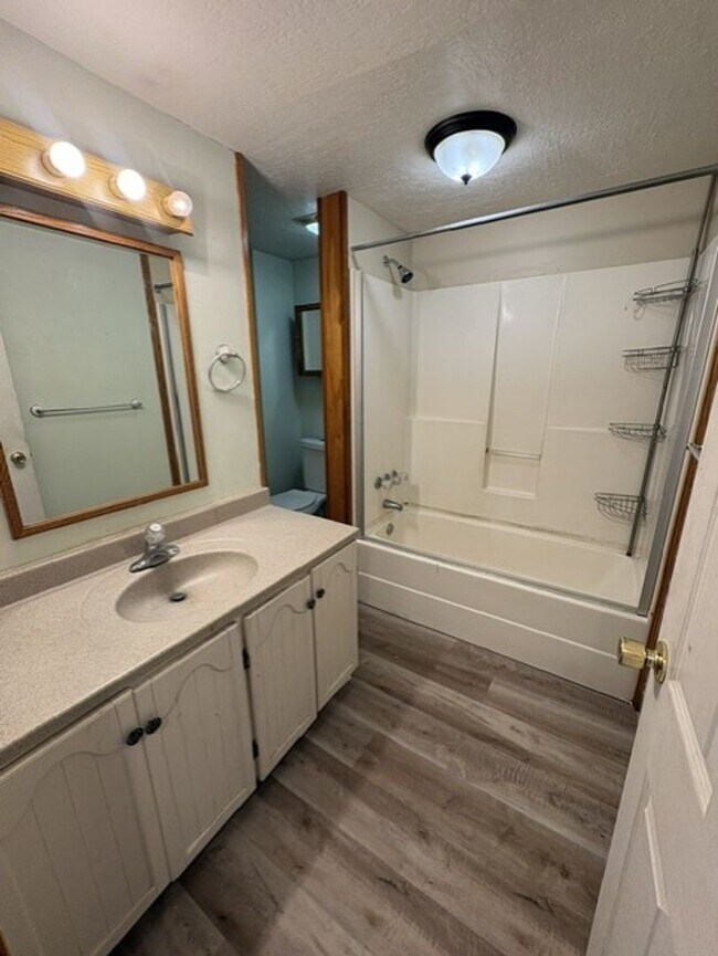 Building Photo - Comfortable 3-Bedroom Akron Home with Appliances Included