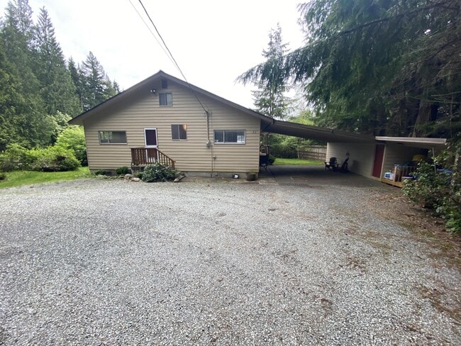 Building Photo - 31 SW Lake Roesiger Rd