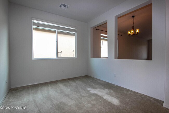 Building Photo - 1356 Warbler Wy