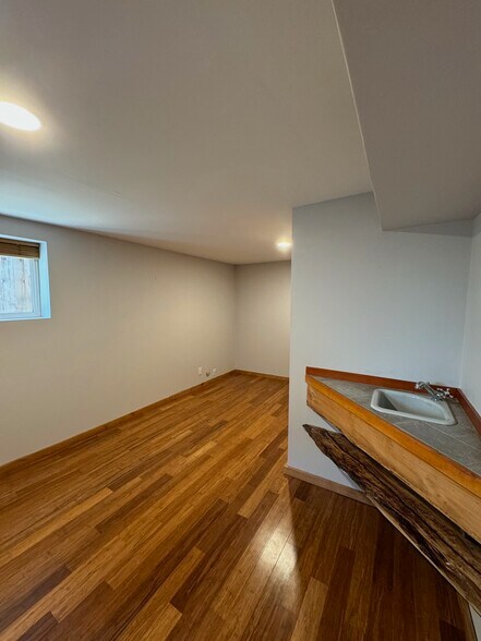 Building Photo - 634 NE 28th Ave