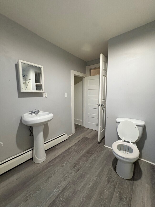 Building Photo - 519 E Main St