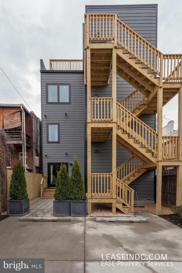 Building Photo - 3467 Holmead Pl NW
