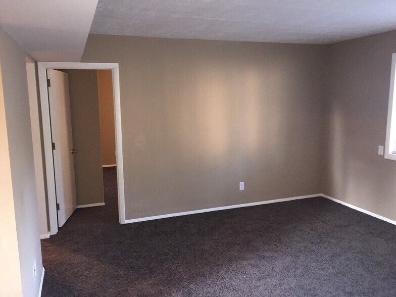 Living room - 3207 N. Peoria Avenue