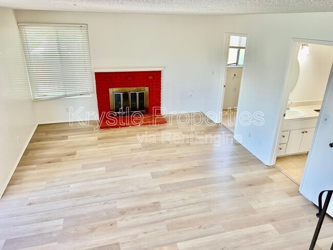 Building Photo - 105 Gregory Ln