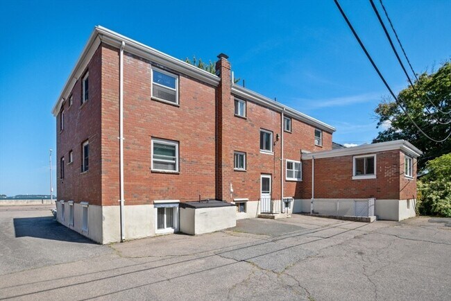 Building Photo - 623 Quincy Shore Dr