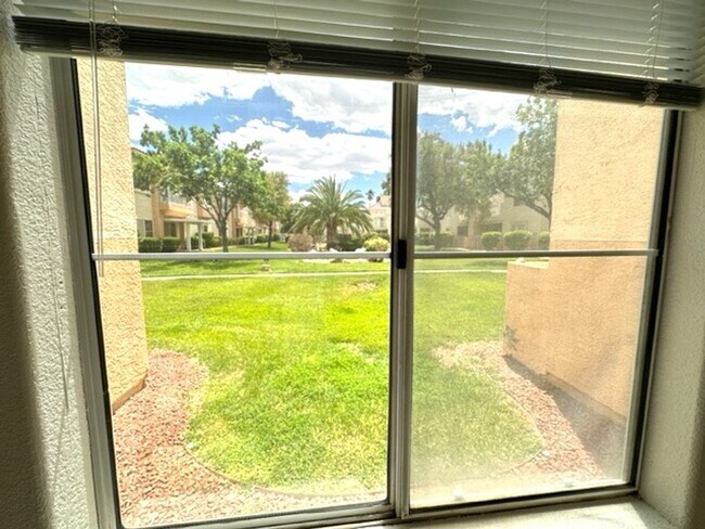 Building Photo - Southwest Las Vegas Condo. 1st Floor. 1 be...