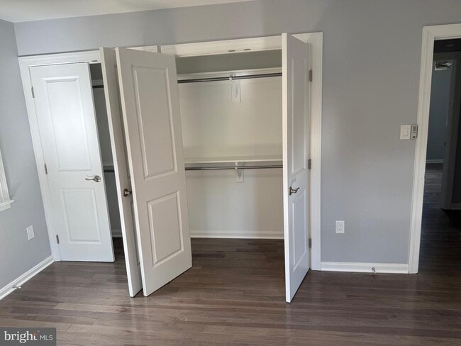Building Photo - 7810 Newington Woods Dr