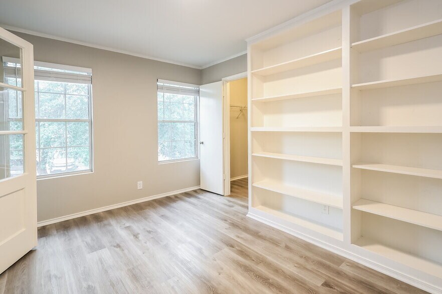 Building Photo - 2634 Gato Del Sol