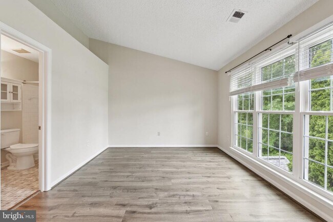 Building Photo - 7191 Fairfield Ct