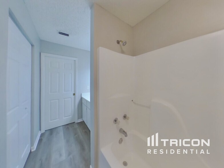 Building Photo - 16 Rymsen Ln