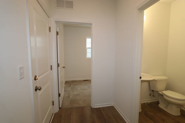Building Photo - 608 Henry Ln