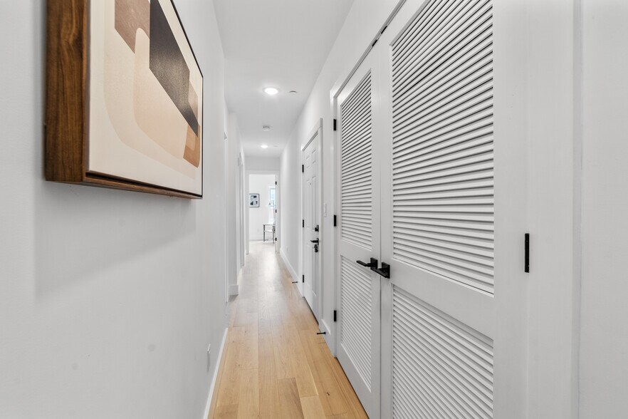 Building Photo - 208 Spencer Ave