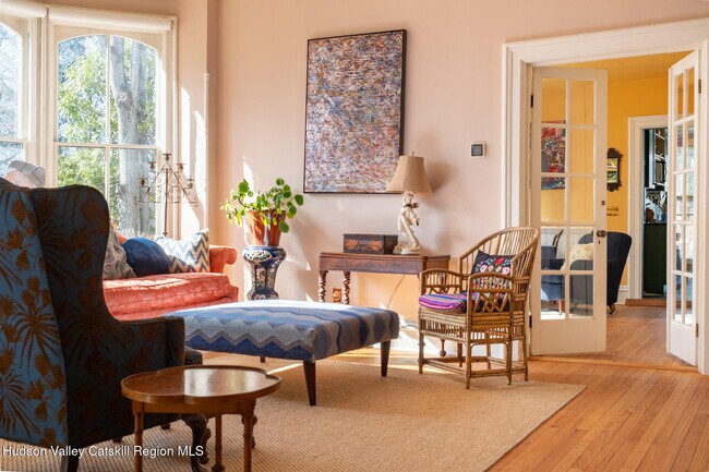 Building Photo - 5 Fairview Ave