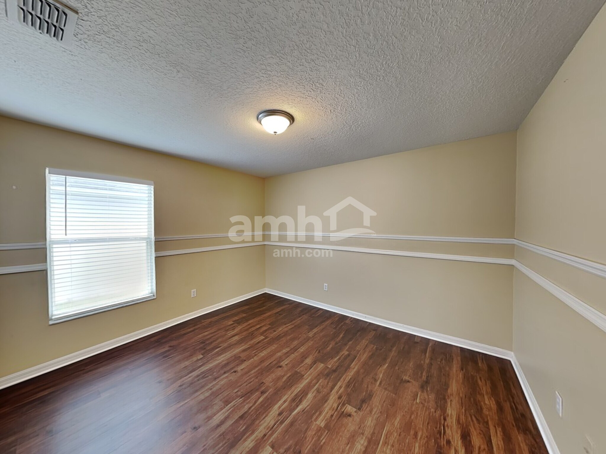 Building Photo - 722 Meadow Park Dr