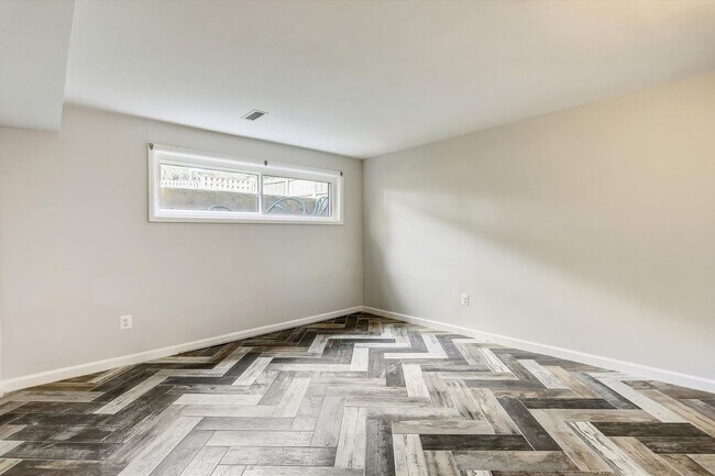 Building Photo - 3/3 Beautiful Contemporary Home in Greenwich Forest