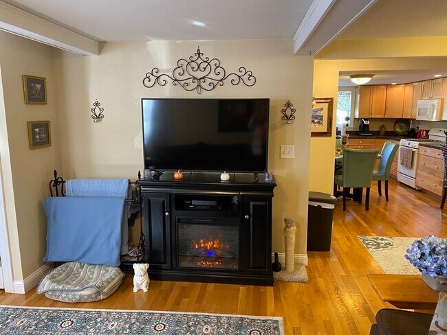 Building Photo - 84 Lake Rd