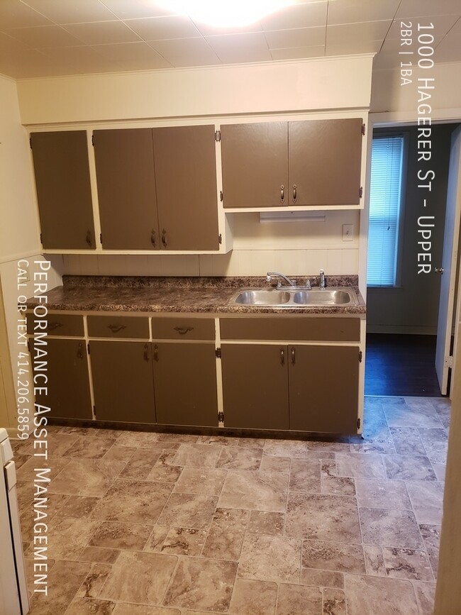 Building Photo - Spacious 2 bedroom Racine upper