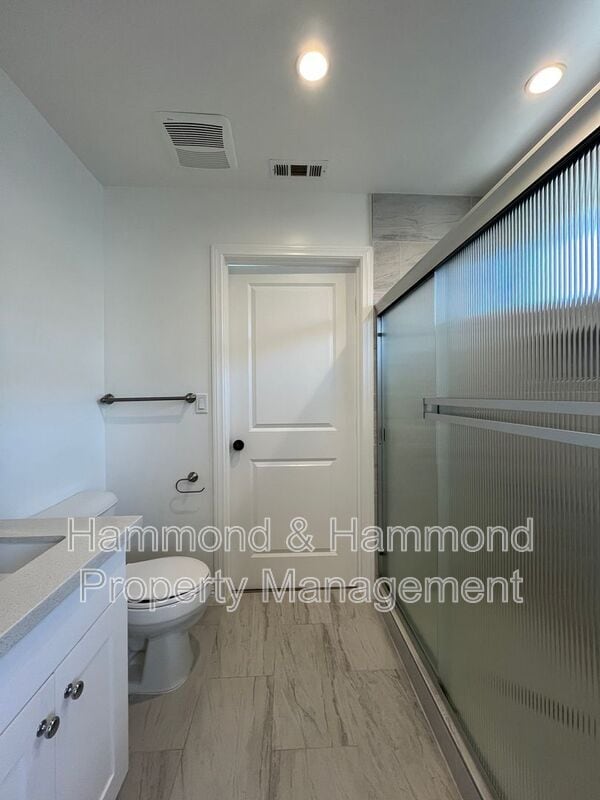Building Photo - 12680 Bradley Ave