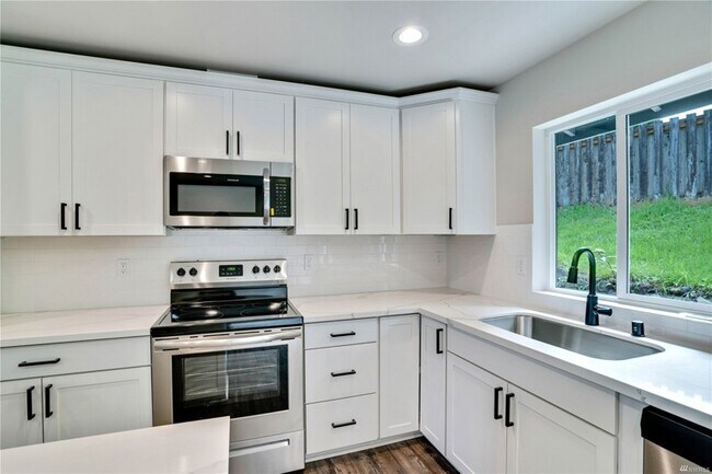 Building Photo - 2721 Lincoln Avenue SE, Port Orchard, WA, ...