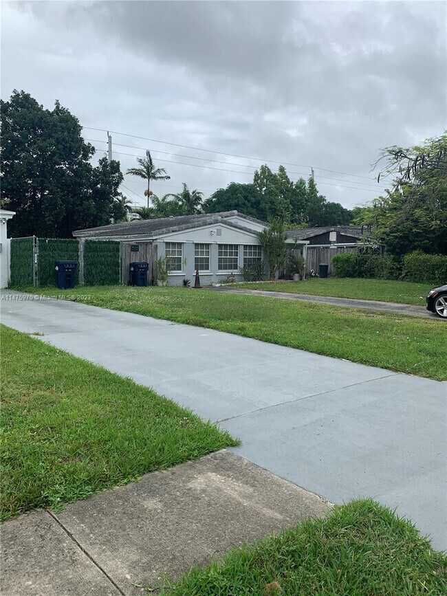 Building Photo - 1335 NE 182nd St