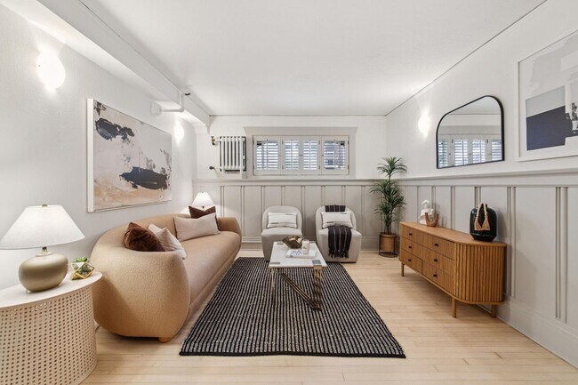 Building Photo - Pacific Heights: Updated Condo w/ Enchanting Shared Garden