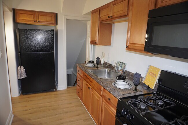 Building Photo - 137 Riverthorn Rd