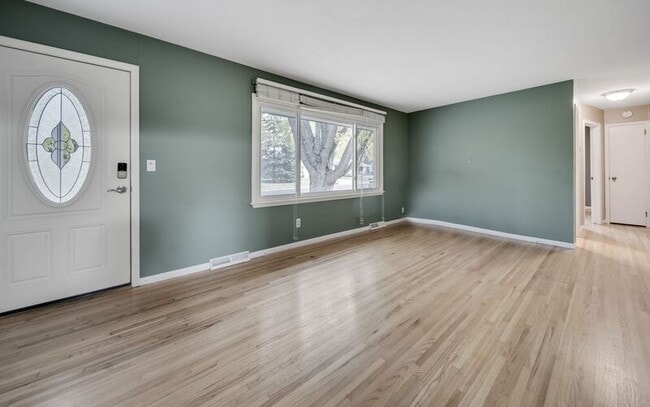 Building Photo - 6367 Zinnia Ln N