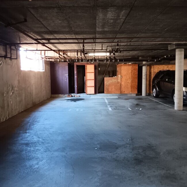Building Photo - 1419 W 179th St