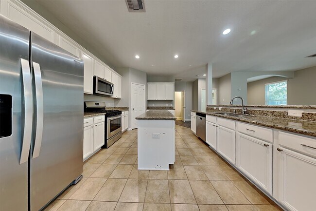 Building Photo - 21458 Hunter Hart Dr