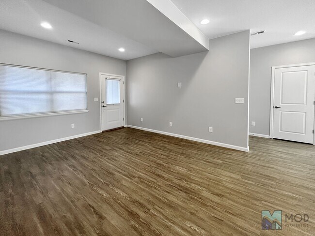 Building Photo - $0 DEPOSIT OPTION. SPACIOUS 4-BEDROOM, 3.5...