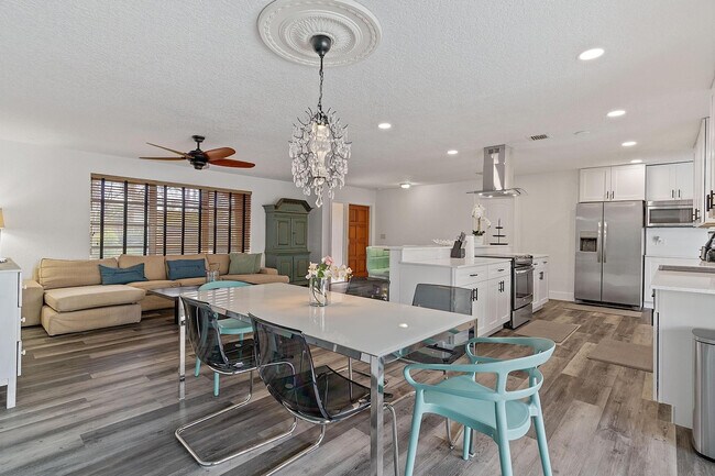 Building Photo - 3221 Spanish River Dr