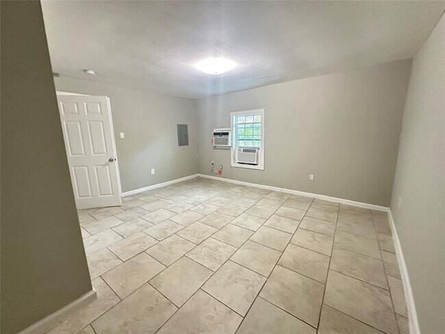 Building Photo - 107 Altic St